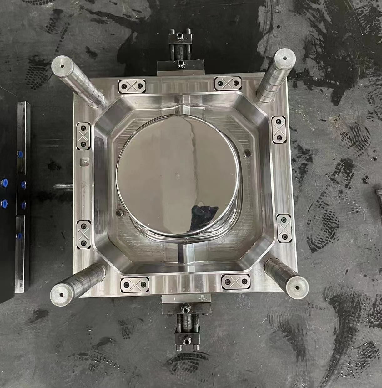  Máquina de moldeo por inyección de cubo de plástico con tapa